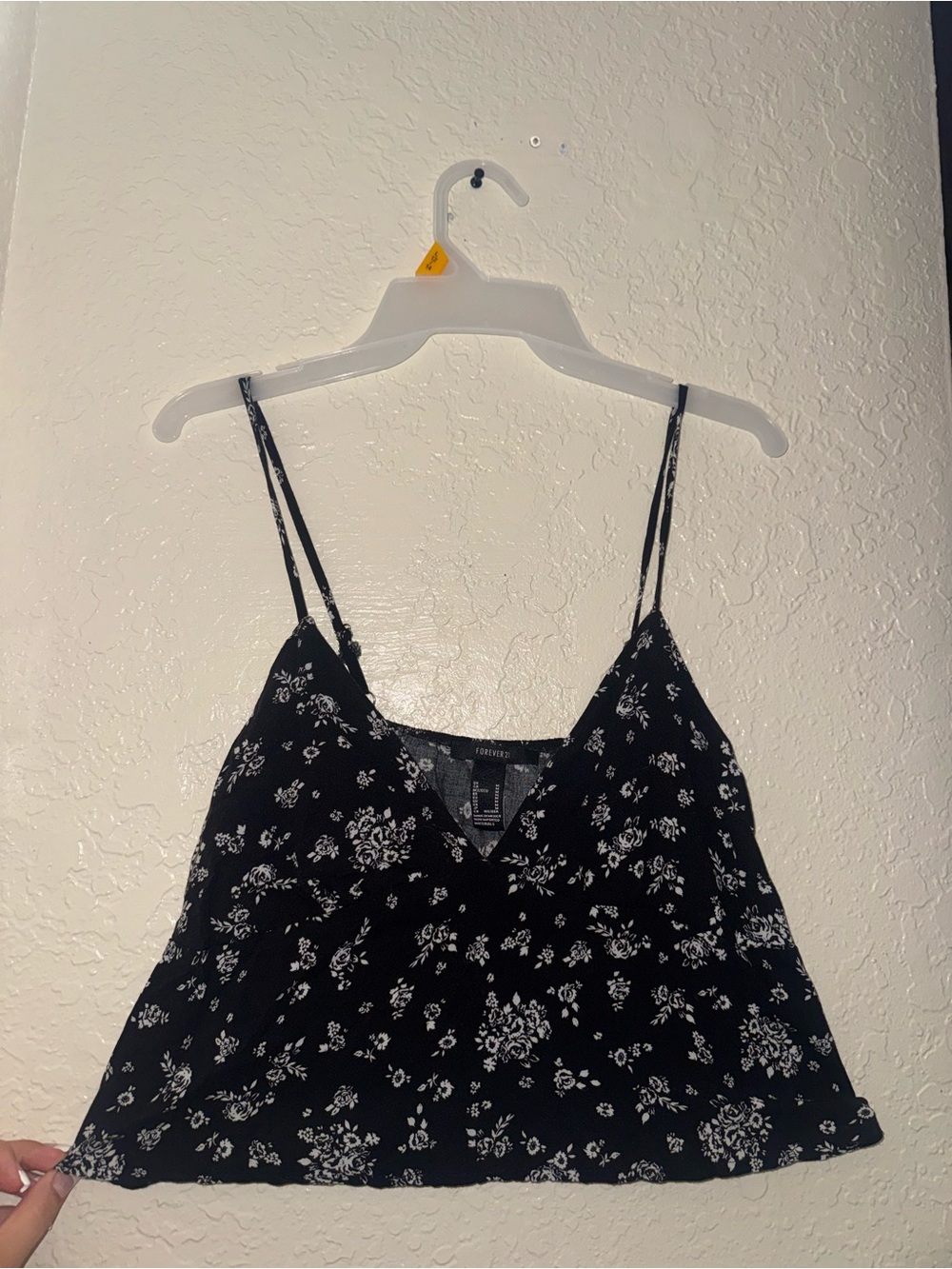 Forever 21 Black Floral V-Neck Spaghetti Strap Crop Camisole